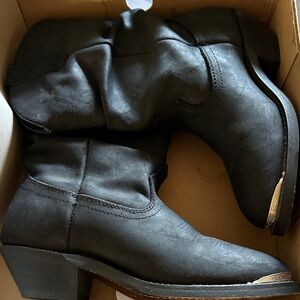 SHYANNE black slouch boots with steel toe size 7.5
